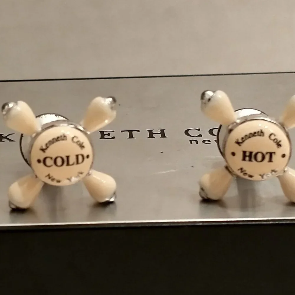 FUNKY VINTAGE KENNETH COLE CUFFLINKS, WHITE/SILVER